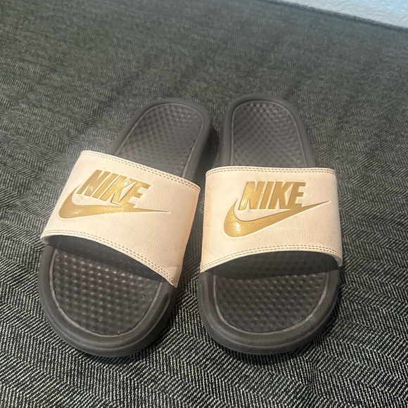 Nike slides peach and black - Picture 2 of 4
